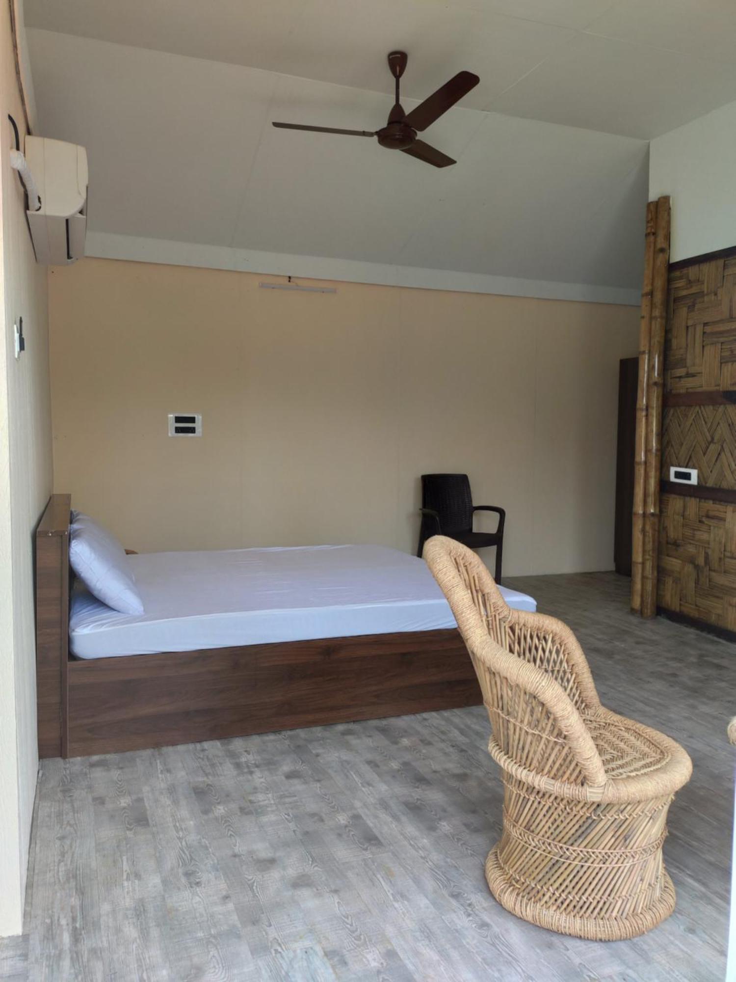 Chivarin Resorts Mālvan Pokoj fotografie